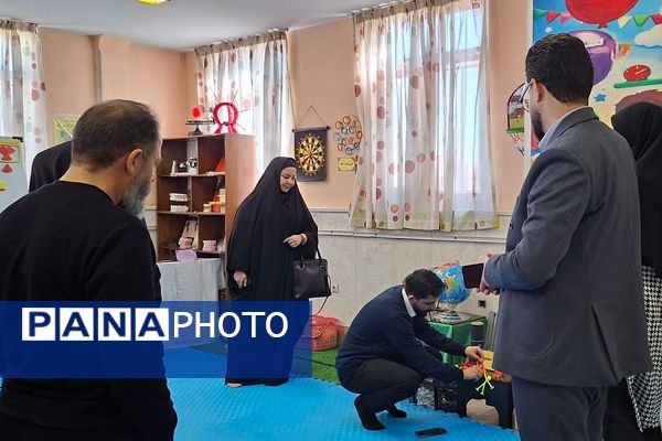 بازدید مسئولان آموزشی مقطع ابتدایی از طرح جابر بن حیان در دبستان ایمان