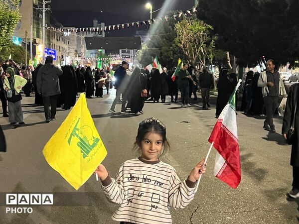 حضور دختران انقلابی در چهل و نهمین شب بیعت با رهبری