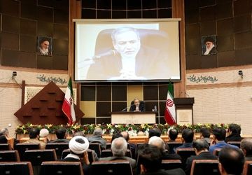 دیدار صمیمانه وزیر امور خارجه با جمعی از اهالی فرهنگ و رسانه اصفهان