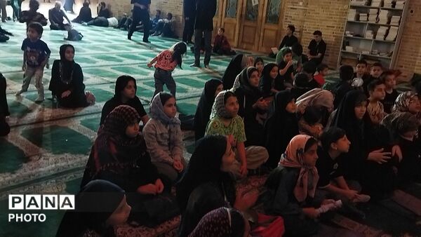 غرفه دهه نودی های مسجد جامع در شب صد و چهل و چهارم 