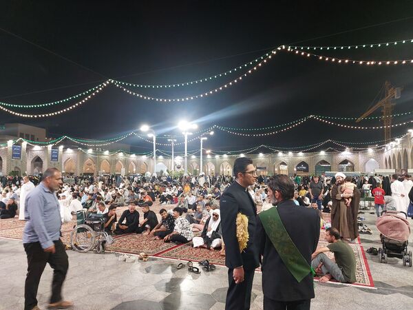 شکوه و سرور در بارگاه منور رضوی در شب ولادت پیامبر اعظم(ص)