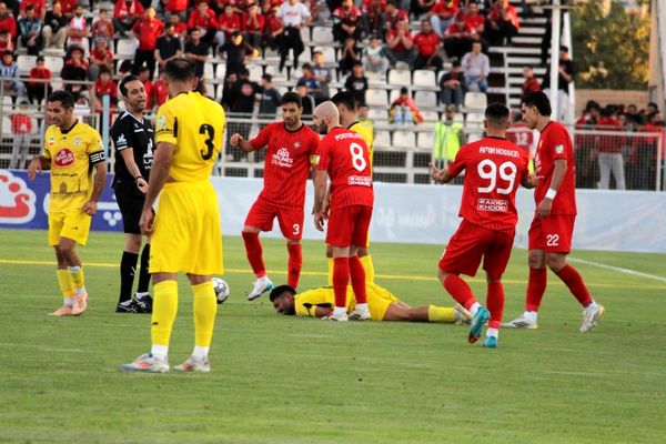 بازی بدون گل تراکتور و فجر سپاسی