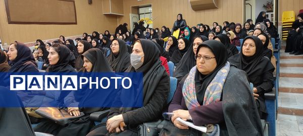 اولین کارگاه شناخت و تکنیک‌های ارتباط با نوجوانان در شیروان