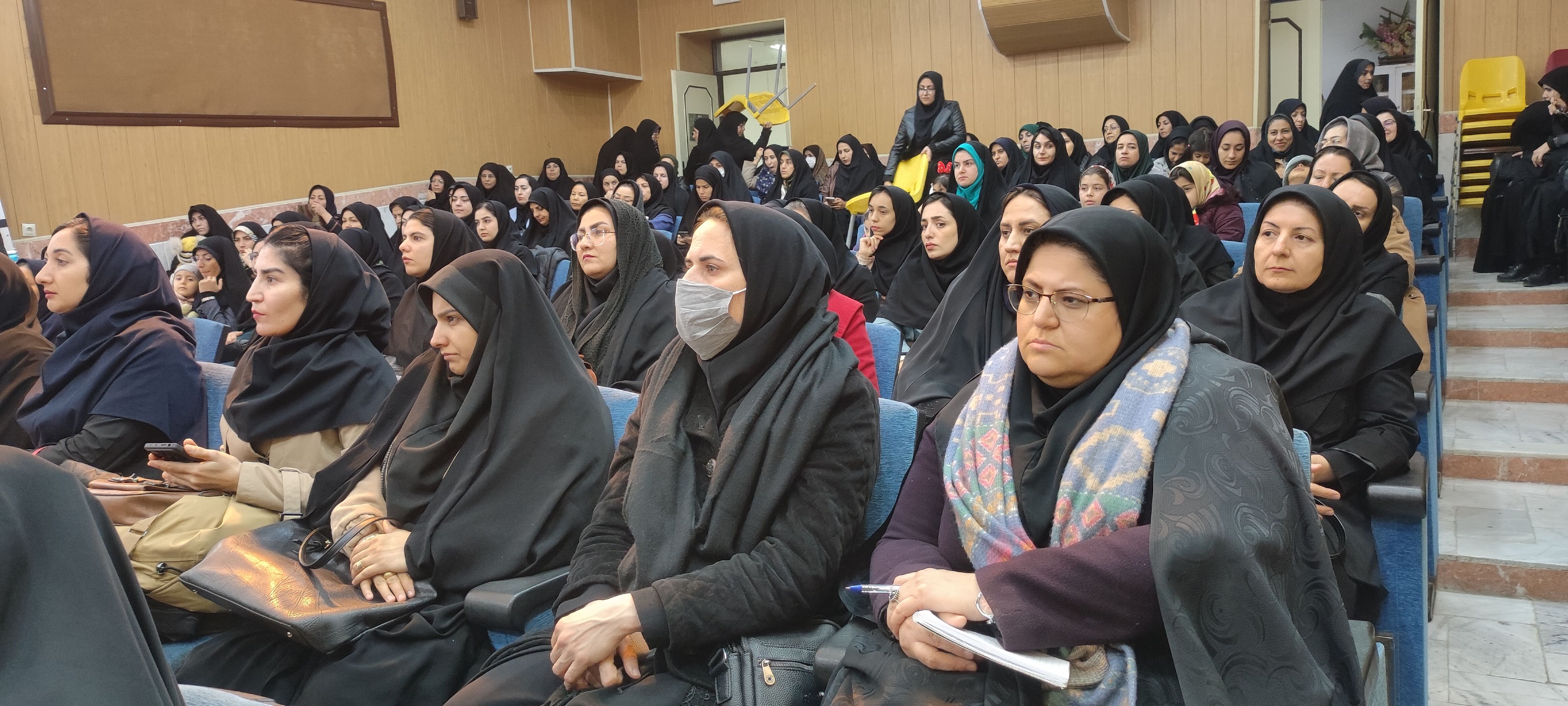 اولین کارگاه شناخت و تکنیک‌های ارتباط با نوجوانان در شیروان