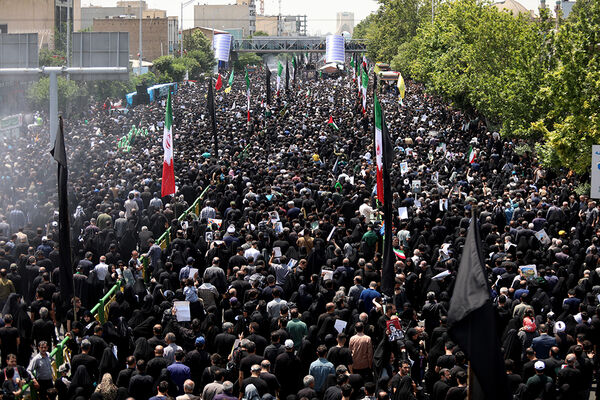 تشییع شهدای خدمت در تهران 