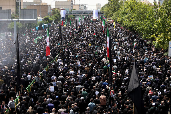 تشییع شهدای خدمت در تهران 