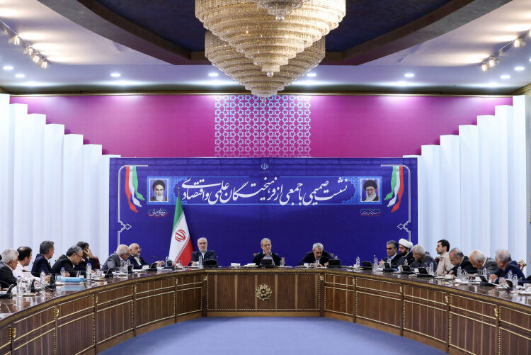 نشست و تبادل‌نظر چهار ساعته پزشکیان با جمعی از کارشناسان اقتصادی