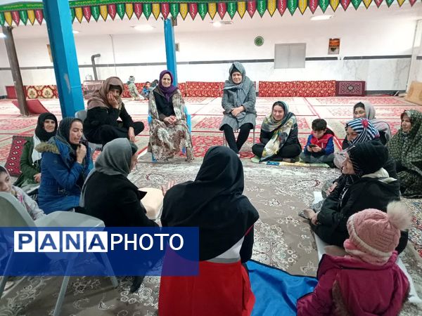 دوره‌ آموزشی‌ هلال‌احمر در پایگاه‌ بسیج مطهره شیروان