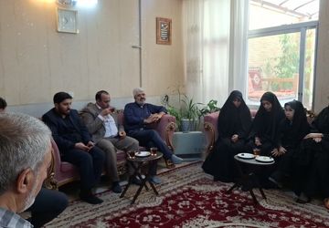  دیدار مسئولین استانی  با خانواده شهید داوود میرزایی