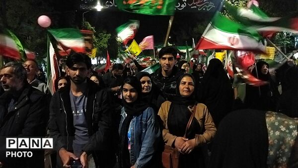 دختران نیشابوری در صف اول تجمعات-۳