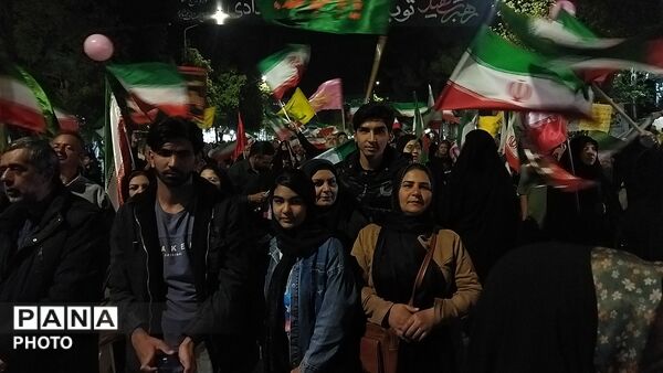 دختران نیشابوری در صف اول تجمعات-۳