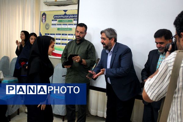 آیین تجلیل از طلایه‌داران پانایی خبر در همدان 