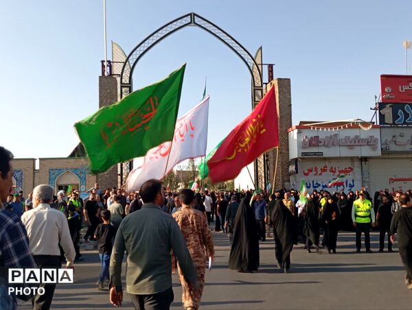 مراسم خاکسپاری شهیده دانش‌آموز «فاطمه موحدان» در یزد