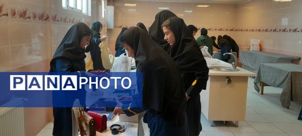 جشنواره نوجوان خوارزمی تلفیقی از علم و عمل در دبیرستان استعدادهای درخشان فرزانگان ملارد