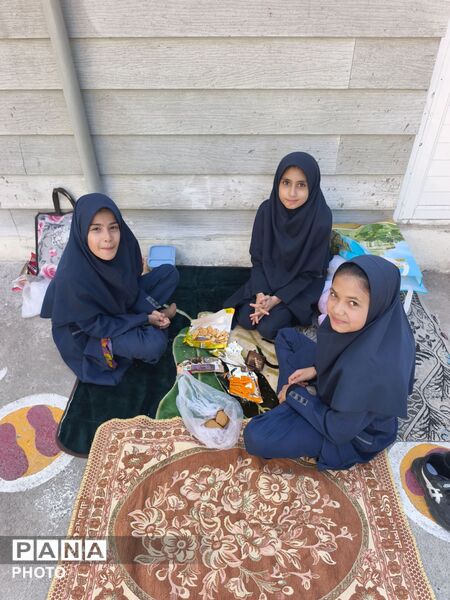 جشن شادی در حیاط مدرسه، دنیای رنگی بچه های رحمانی فرد در روز جهانی کودک