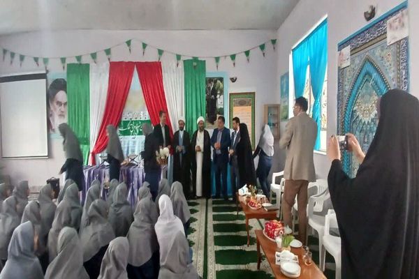 برگزاری جشن دهه کرامت و روز دختر در مدرسه نمونه دولتی فدک