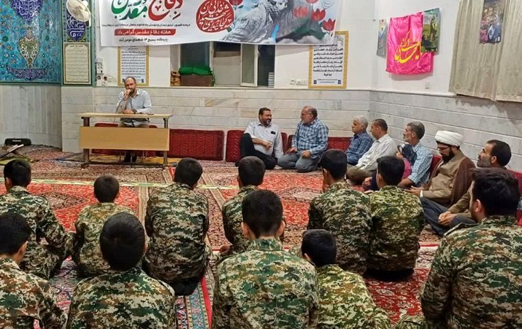 برگزاری مراسم گرامیداشت یاد و خاطره شهدا در روستای مومن آباد قم

