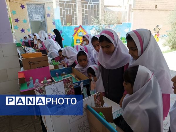 نمایشگاه  دست‌های کوچک، اندیشه‌های بزرگ در میبد