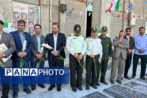 غبارروبی مزار شهدا در امام زاده حسن(ع) نسیم‌شهر