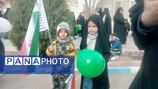 راهپیمایی 22 بهمن در روستای صرم قم