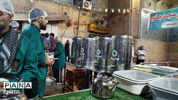 گذری بر غرفه دهه نودی ها و چایخانه حضرت زهرا(س)