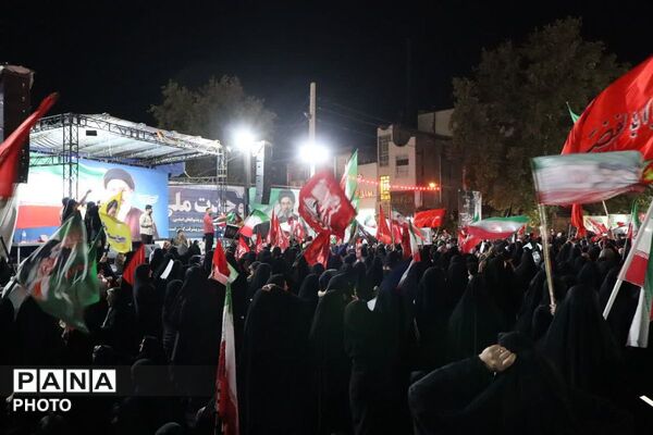برپایی میز خدمت در میدان امام خمینی(ره) ورامین