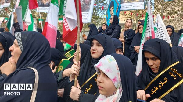 زنان غیوردوشادوش مردان، زنان لر خرم‌ آباد آماده دفاع از میهن 