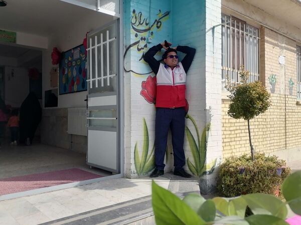  آموزش نحوه پناهگیری وآمادگی برای  مانور زلزله