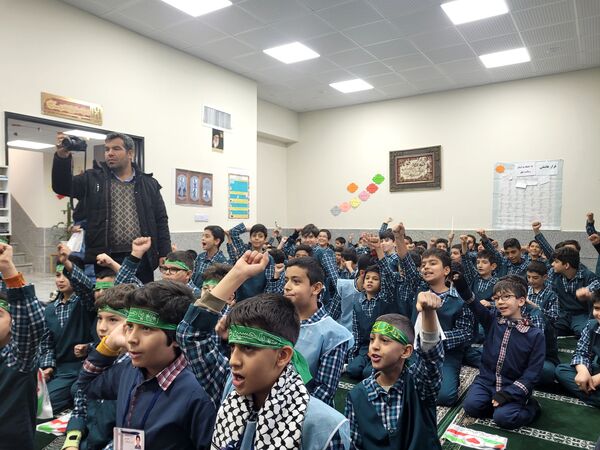بزرگداشت حماسه ۹ دی در مدرسه نور ایمان منطقه پردیس 