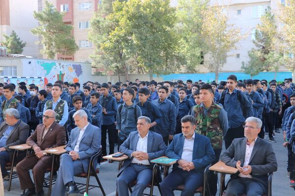 آیین بازگشایی مدارس و نواختن زنگ مهر ایثار و شهادت در ناحیه ۶ مشهد 
