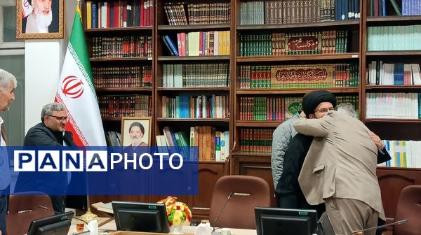 دیدار صمیمی قائم‌ مقام سازمان دانش‌آموزی با نماینده ولی‌فقیه در زنجان
