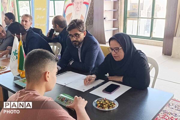 میز خدمت آموزش و پرورش خراسان شمالی در نماز جمعه؛ پاسخگویی مستقیم به مطالبات مردم