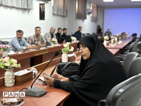 نشست هماهنگی مراسم استانی «احلی من العسل» در اسلامشهر