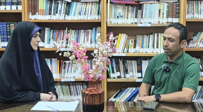 نمایش لبخند بر مزار شهدای کودک میناب؛ روایت همدلی هنرمندان با کودکان داغدار