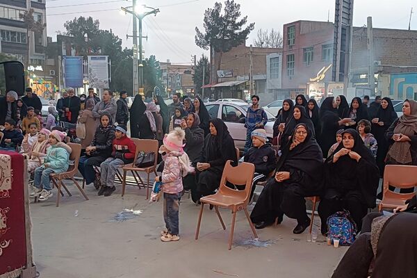 پیشوا غرق در نور نیمه شعبان