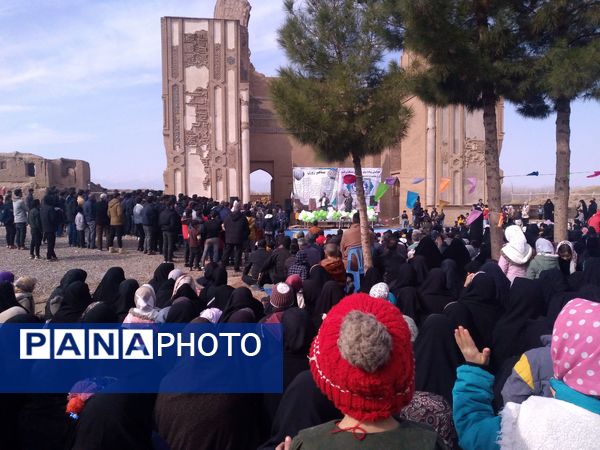 پیاده‌روی خانوادگی به مناسبت نیمه شعبان در روستای زوزن