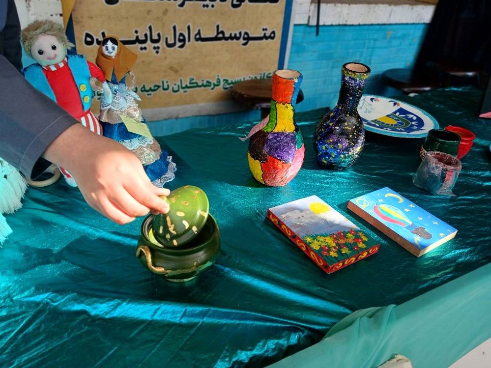 برگزاری رویداد "هفته ماها" در دبیرستان پاینده اهواز