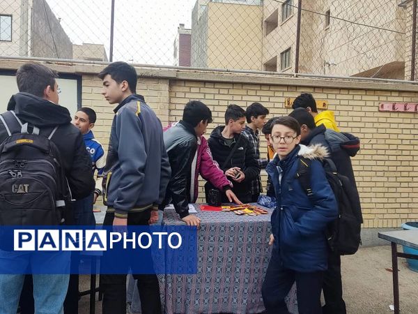 برپایی بازارچه دانش‌آموزی به‌مناسبت عید مبعث 