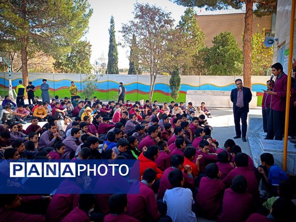 کاندیدای شورای دانش آموزی دبیرستان میثاق از برنامه های خود گفتند