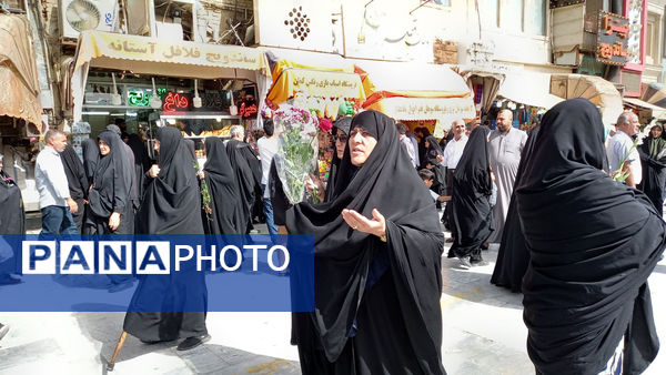 عشق و ارادت زائران حضرت معصومه(س) در قالب کاروان نمادین ورود ایشان به قم