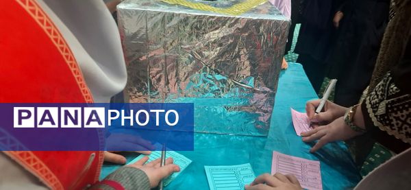 جلسه انجمن اولیاء ومربیان دبستان نیایش