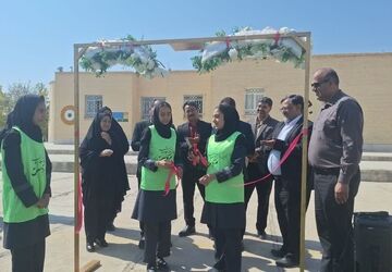 آیین اجرای چمن مصنوعی در دبیرستان سمانه مروست