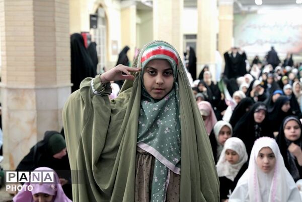  شور و شعور دخترانه در جشن میلاد حضرت معصومه (س) در همدان