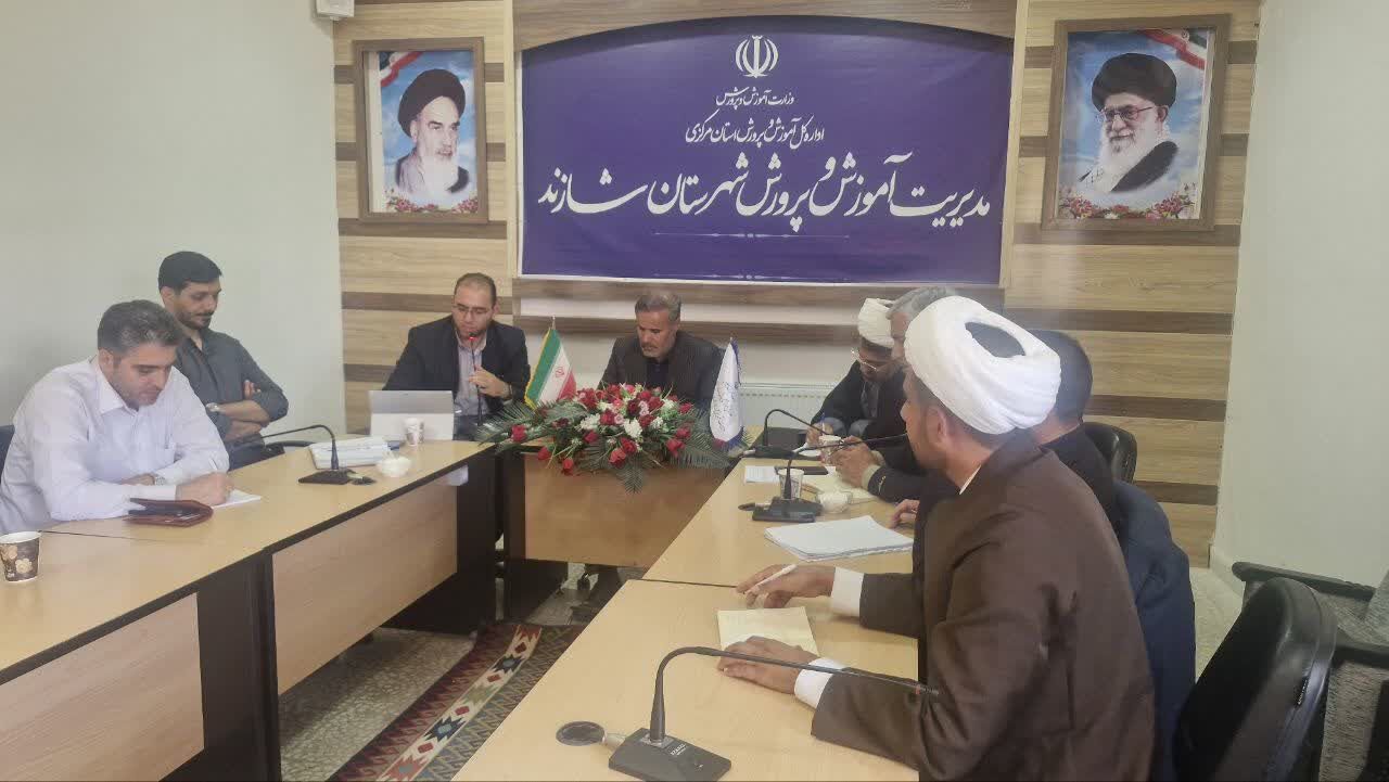 بازدید وزراتی از فعالیت‌های اجرا شده برنامه نماد در مدارس شازند 