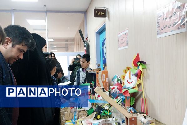 برپایی نمایشگاه طرح جابر ابن حیان در دبستان هیأت امنایی شهید قلنبر ناحیه 2 شهرری 