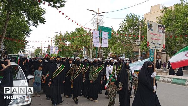 جانفدایان خرم‌ آباد در روز ولادت امام رضا (ع) به رژه برخاستند