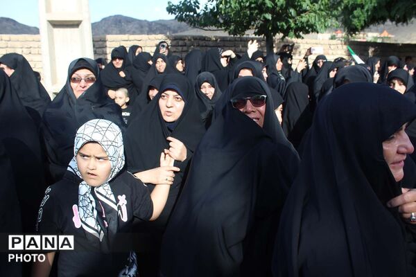 خاکسپاری دو شهید جنگ سوم در گلزار شهدای روستای فردو