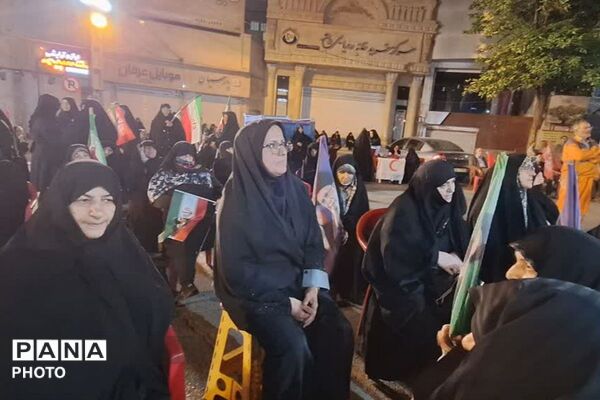 اجتماع شبانه مردم فیروزکوه؛ تجلی همبستگی مسئولان و مردم انقلابی
