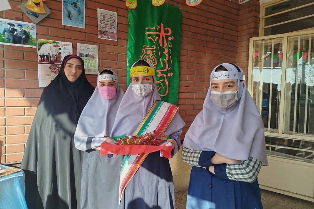 برگزاری مراسم جشن به مناسبت دهه فجر در آموزشگاه جلوه حق 