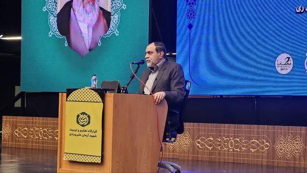 همایش زیست عفیفانه با موضوع عفت و حجاب در تالار ایوان‌ری